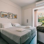 Spacious secondary bedroom with TV and view in the garden. A crib can be added upon request. Charys Premium Home