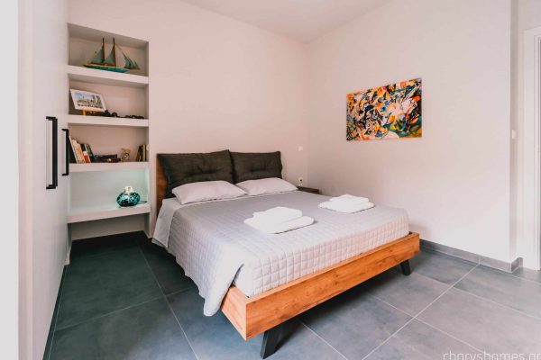 Luxury master bedroom featuring a wide queen-size bed with premium linens and a peaceful ambiance. Charys Premium Home